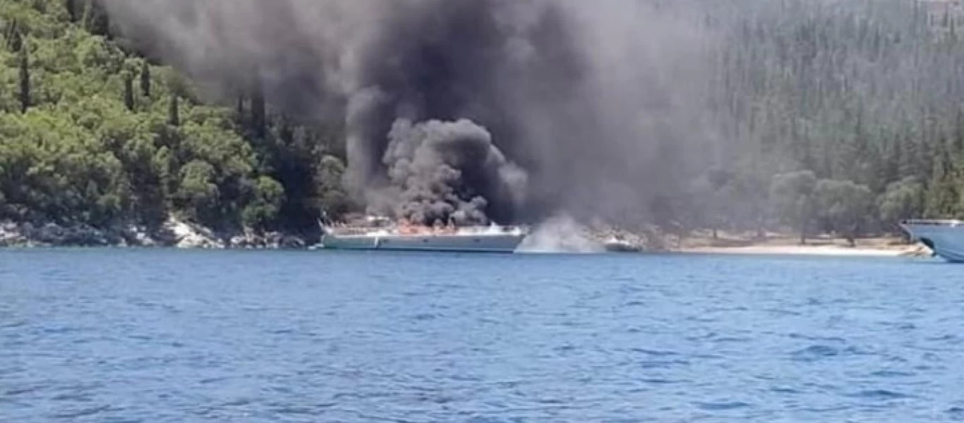 Πέραμα: Στις φλόγες τυλίχτηκε ανελκυσμένο θαλαμηγό σκάφος σε ιδιωτικό ναυπηγείο